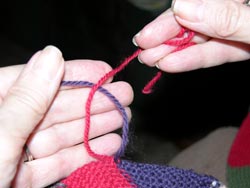 Photo ostep 1 square or surgeon's knot: Taking the two ends of yarn, cross the left end over the right end.f 